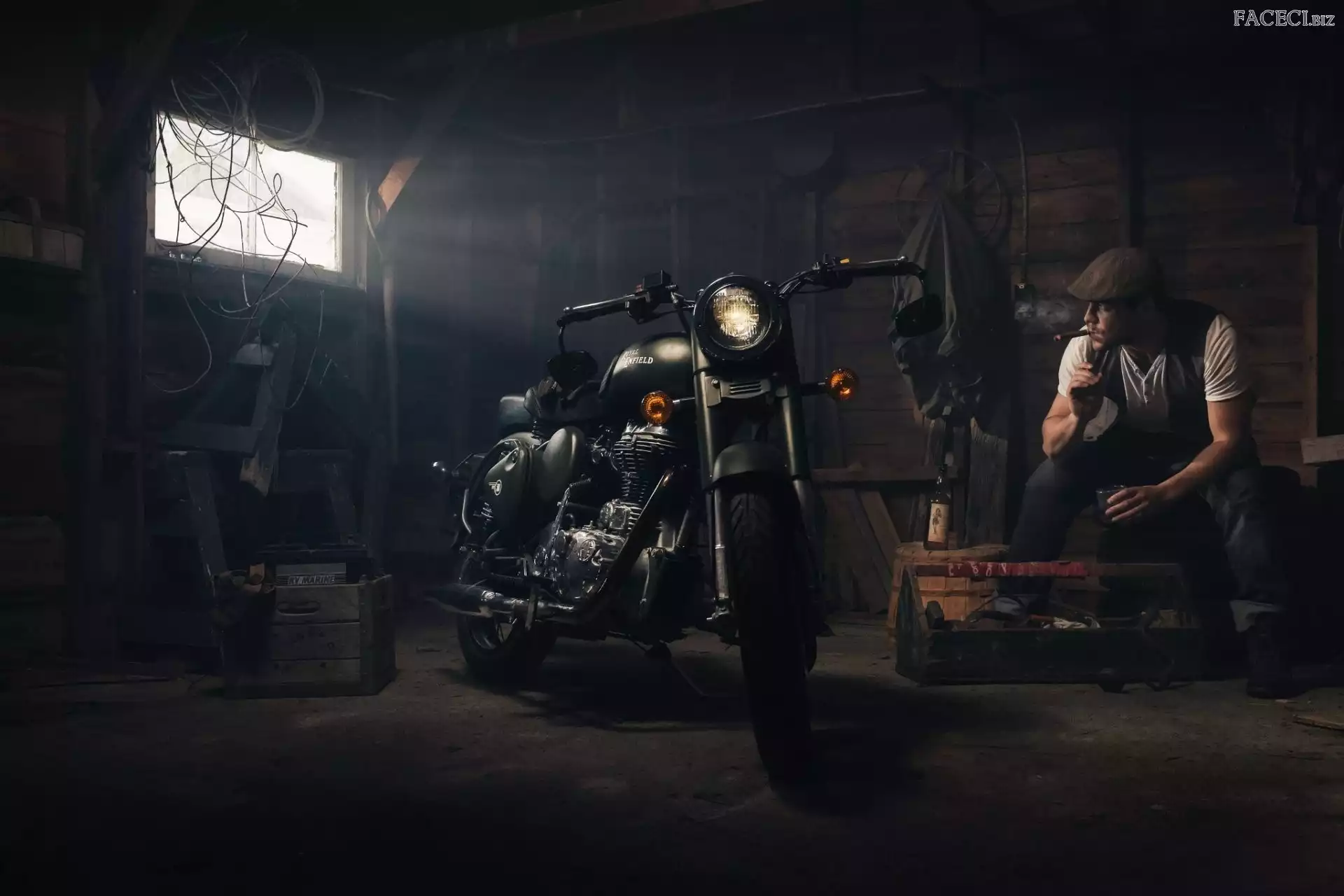 Mężczyzna, Motocykl, Warsztat